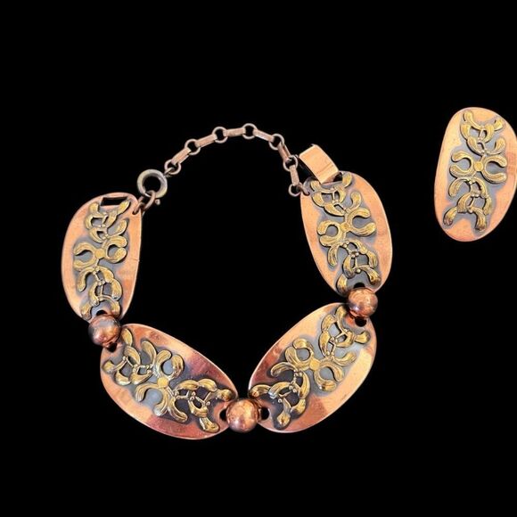 Vintage Copper Metal Bracelet & Earrings Set - Picture 3 of 5